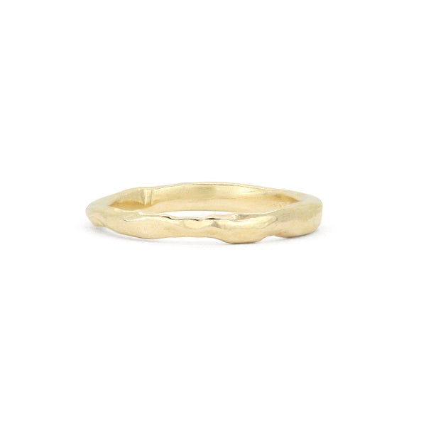 Anillo fundido orgánico de oro de 14 k